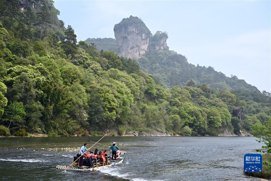 （新華全媒頭條·聚焦生物多樣性大會·圖文互動）（1）攜手同行，開啟人類高質(zhì)量發(fā)展新征程——習(xí)近平主席在《生物多樣性公約》第十五次締約方大會領(lǐng)導(dǎo)人峰會上的主旨講話解讀