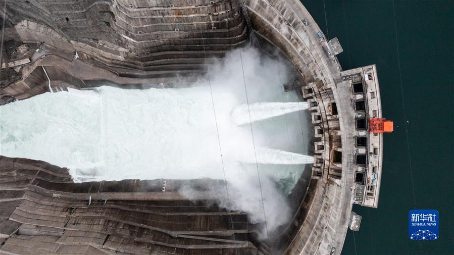 (圖文互動)(14)“中國經(jīng)濟發(fā)展前景一定會更加光明”——習(xí)近平總書記引領(lǐng)統(tǒng)籌推進(jìn)高質(zhì)量發(fā)展和高水平安全述評