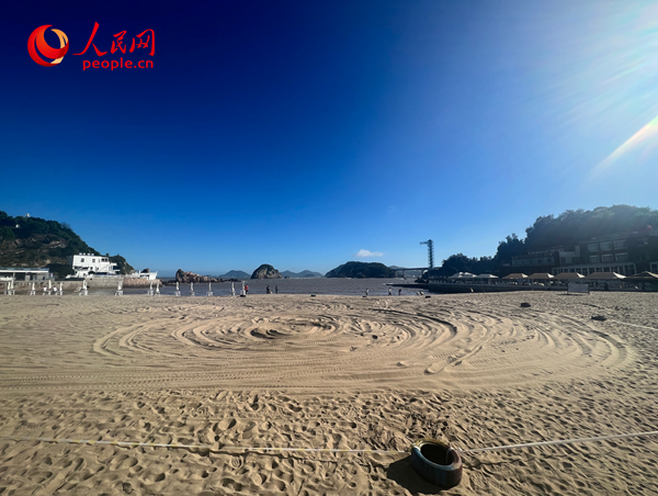 東岙沙灘風(fēng)景。人民網(wǎng) 歐陽(yáng)易佳攝